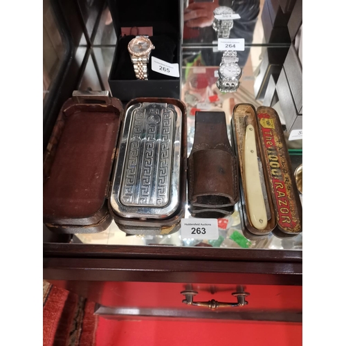 263 - Selection of vintage shaving items