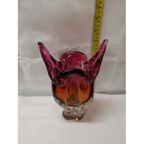 366 - 1960 heavy art glass vase