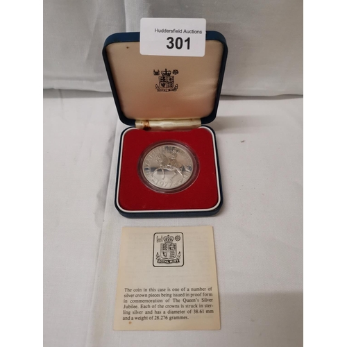 301 - 1977 Royal Mint silver proof crown- cased with certificate of authentication