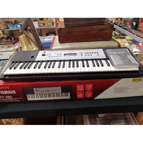 111 - Yamaha YPT 60 organ- working order