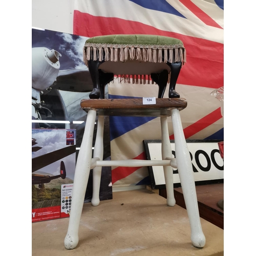 124 - 2 vintage stools