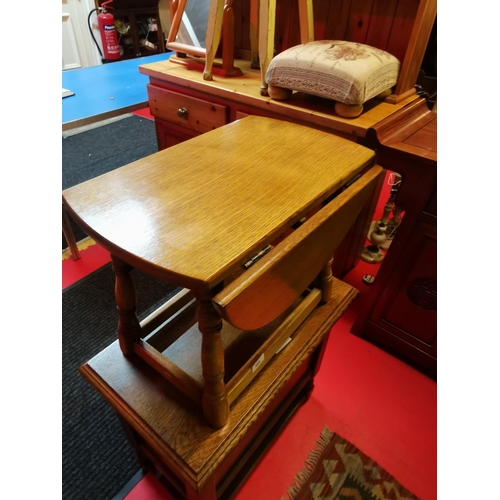 223 - Quality oak drop leaf side table