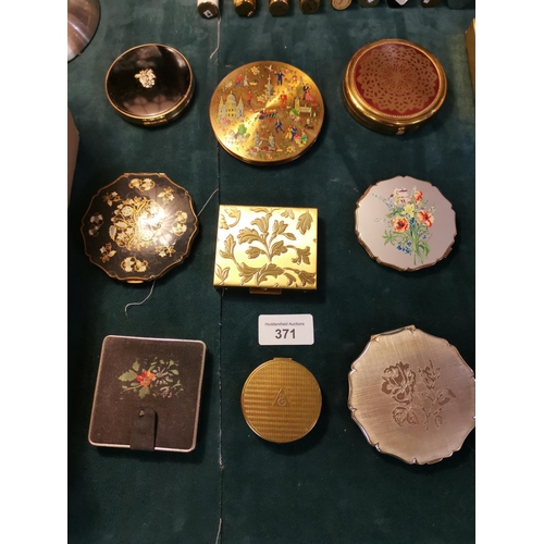 371 - 9 vintage powder compacts