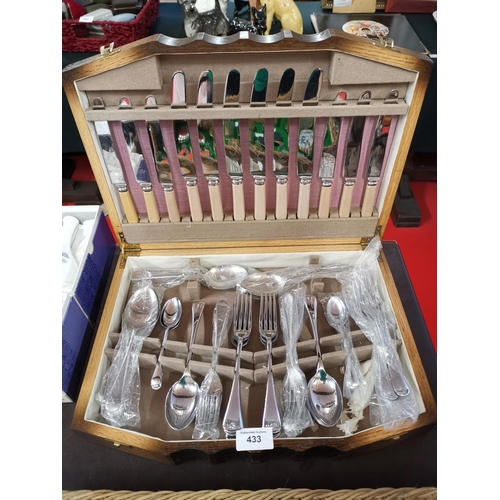 433 - Vintage boxed cutlery set