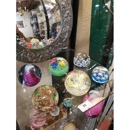 89 - 6 colletable glass paper weights