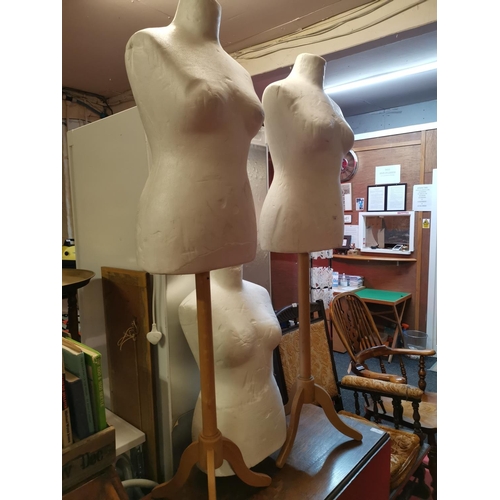 176 - 3 mannequins
no postage on this item