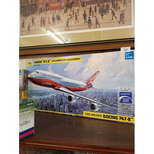 223 - Boeing 747 scale 1:144 model kit