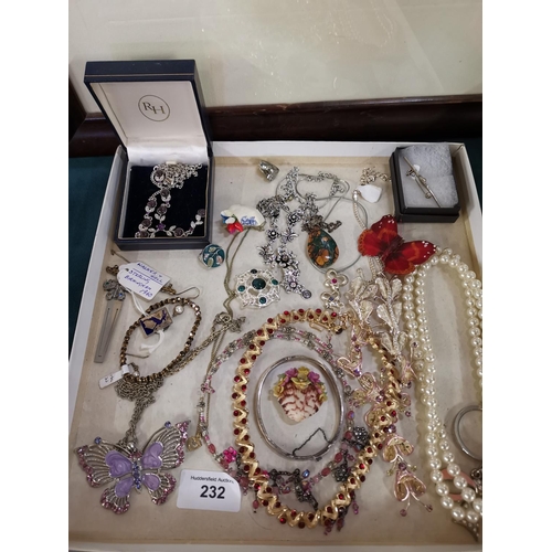 232 - Selection of jewellery including silver