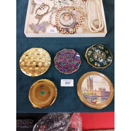 237 - 5 collectable vintage compacts