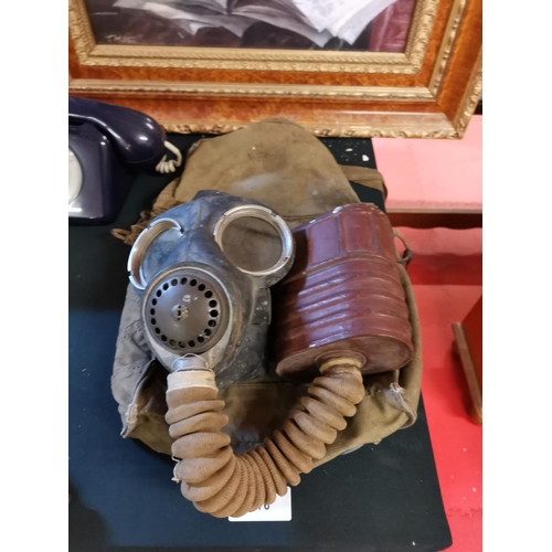 376 - 1941 WW2 gas mask and bag