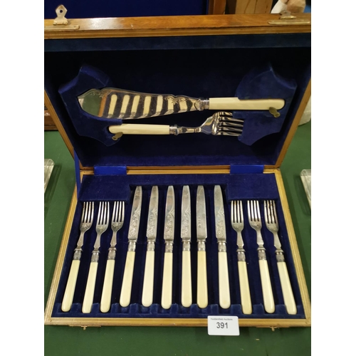 391 - Silver boxed cutlery set