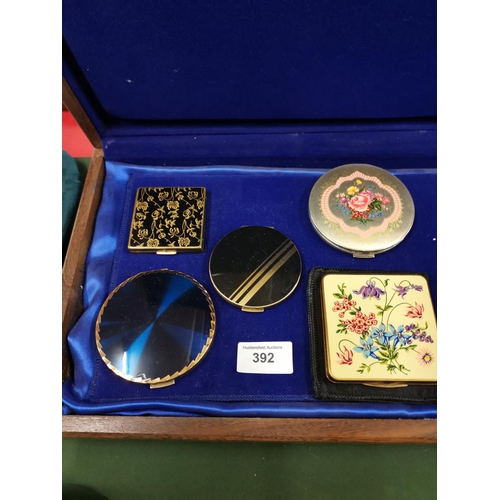 392 - 5 vintage powder compacts