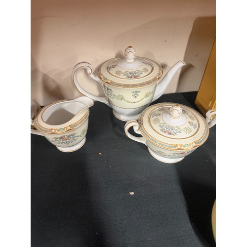 17 - Porcelain Tea Set With Creamer and Sugar Bowl In Noritake Nippon Toki Kaisha