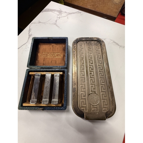 69 - Vintage Rolls Razor Kit In Original Case