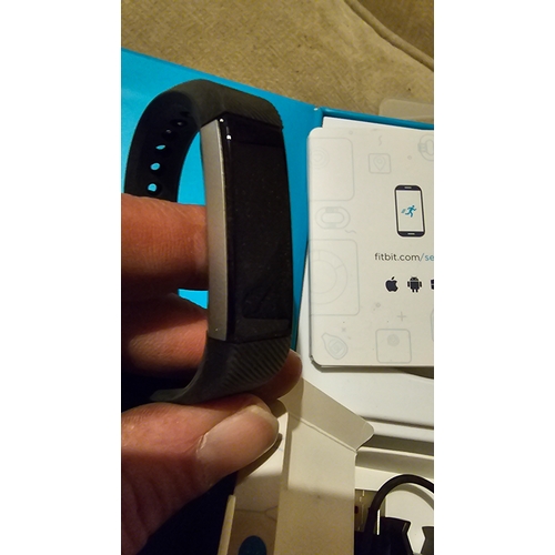 100 - Fitbit Alta Fitness Wristband.Fully function tested.Size S/PVery Good Condition