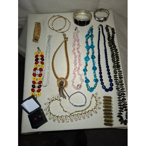 83 - Job lot of costume jewellery