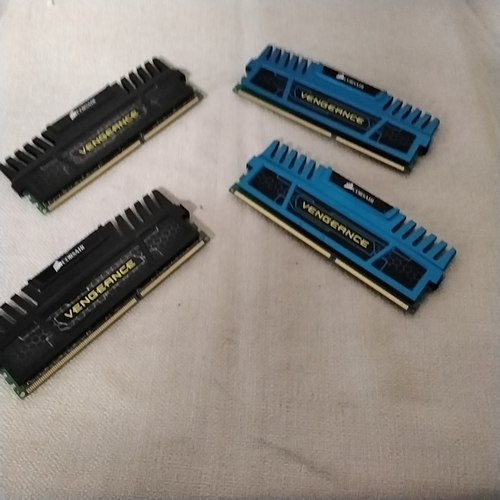 205 - Corsair Vengeance DDR4 - 8gb Ram Sticks, -  ( x4 8gb ram ) ( 32gb in total ) - used/Good Condition