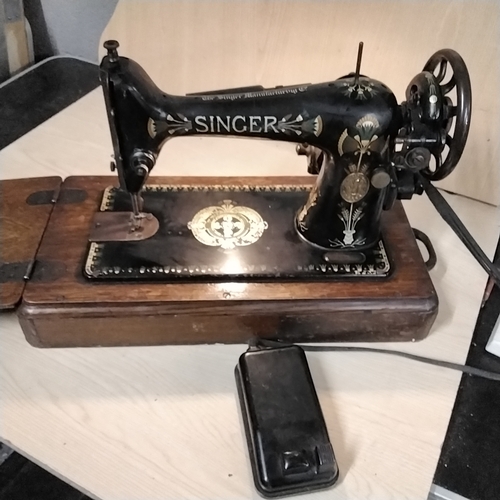 33 - Beautiful Antique Singer Sewing Machine ( F589974 ) Multiple Stich Modes - Motorised Via The Foot Pe... 