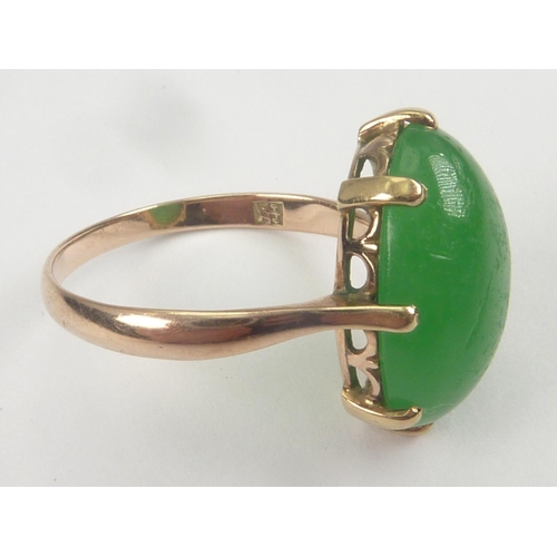 11 - Chinese chrystophase ring with oval cabochon in gold. Size 'J'.