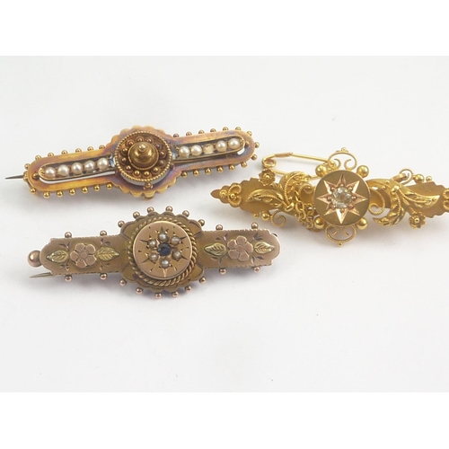 76 - 15ct gold brooch with old cut diamond brilliant 1907 and two others. (3).