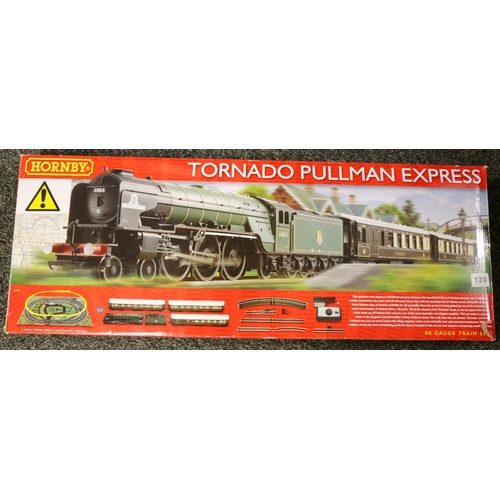 Hornby OO gauge model railway Tornado Pullman Express train set R1169 with 4 6 2 Tornado locomotive