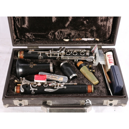 224 - Boosey and Hawkes Symphony 1010 clarinet, serial number 551515 in fitted case