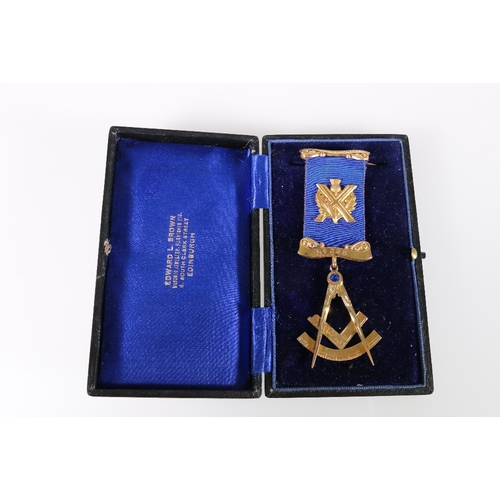 494 - 9ct gold Masonic jewel for Portobello lodge number 226 with inscription 