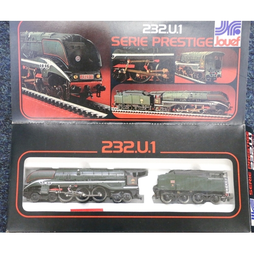 76 - Jouef HO gauge model railways 4-6-4 SNCF locomotive and tender 232 U1 green 8249, boxed