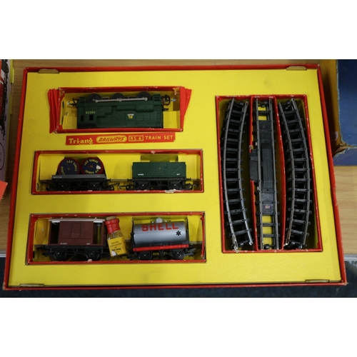 118 - Triang OO gauge model railway set RS6 with 0-6-0 locomotive D3035 BR green etc, electric model railw... 