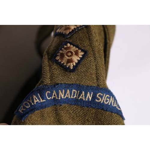 424 - Canada Army dress uniform khaki green tunic with Royal Canadian Signals cloth shoulder titles, Parat... 