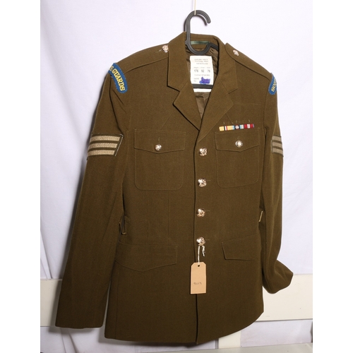 430 - British Army dress uniform khaki green jacket with Scots Guards insignia including cloth shoulder ti... 