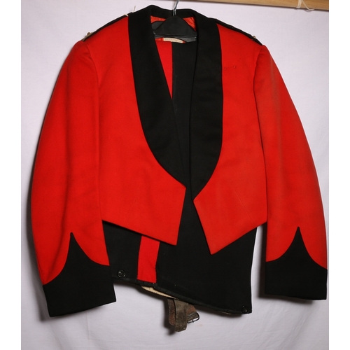 462 - British Army dress uniform scarlet tunic with William Anderson and Sons Ltd penned 