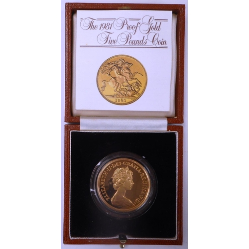 82 - United Kingdom. Five pounds. EIIR. 1981. Gold Proof. Cased.