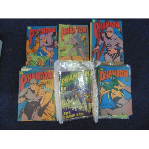 114 - Vintage comics including Victor, The Flash, Fantaastic Four, Spiderman, Hotspur, Phantom, Hulk, Iron... 