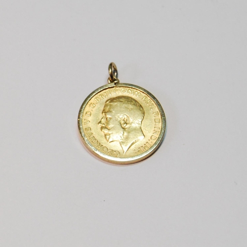 12 - Half sovereign, 1914, 9ct gold detachable mount.