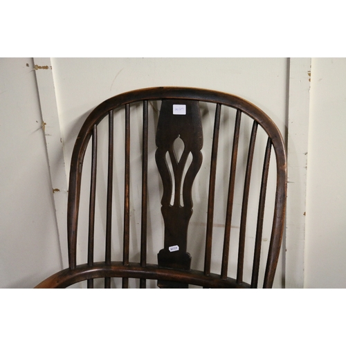 400 - Antique mixed wood, oak and yew Windsor style armchair