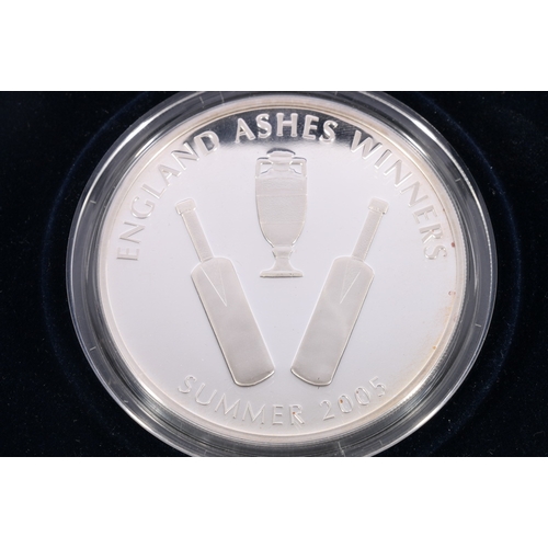 304 - Westminster Mint 999 silver proof England Ashes Winners Summer 2005 commemorative medal, 65mm diamet... 