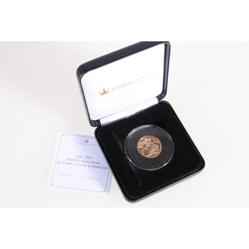 344 - The Jubilee Mint UNITED KINGDOM Elizabeth II gold sovereign 2017 in issue box with certificate of au... 