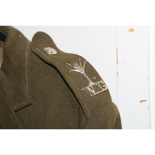 507 - British Army khaki green dress uniform jacket having Polikoff Universal Ltd label with Welsh Guards ... 