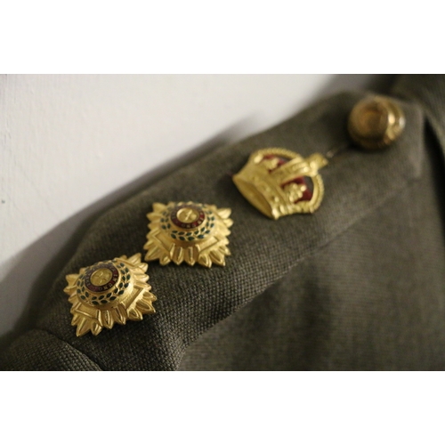 521 - British Army khaki green dress uniform jacket having W Anderson and Son Ltd of Edinburgh and Glasgow... 