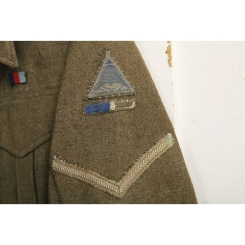 522 - British Army khaki green dress uniform jacket with Bulldog buttons, Royal Corps of Signals arm of se... 