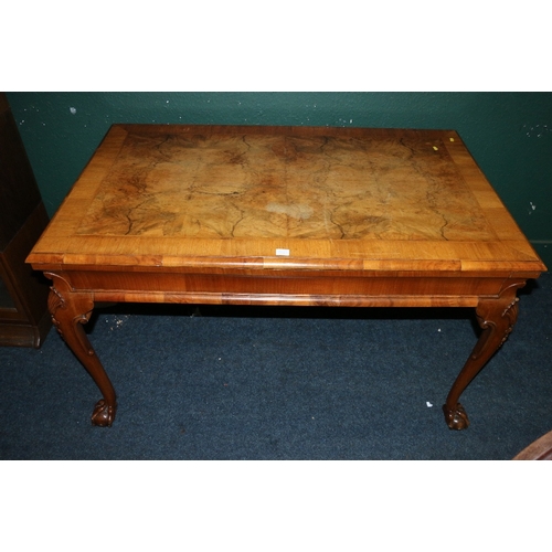 551 - 19th century walnut centre table in the manner of Whytock and Reid, the rectangular crossbanded top ... 