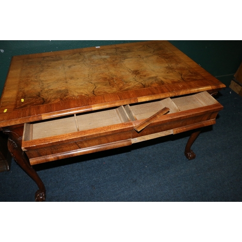 551 - 19th century walnut centre table in the manner of Whytock and Reid, the rectangular crossbanded top ... 