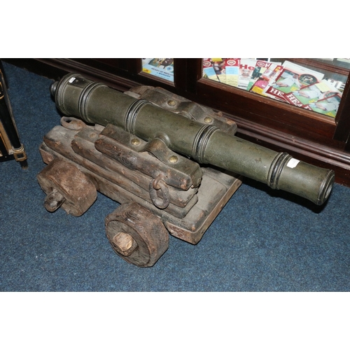 546 - Pair of French iron cannons, each with carriage, 100cm long and 46cm high.