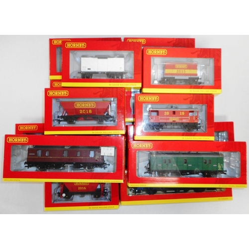 118 - Hornby. 00 gauge. 14 x various rolling stock. All boxed new.