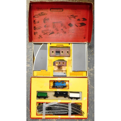 145 - Tri-ang Railways. RS 24 train set. Used. Defective box. Also R. 81 Station set. Both boxed.