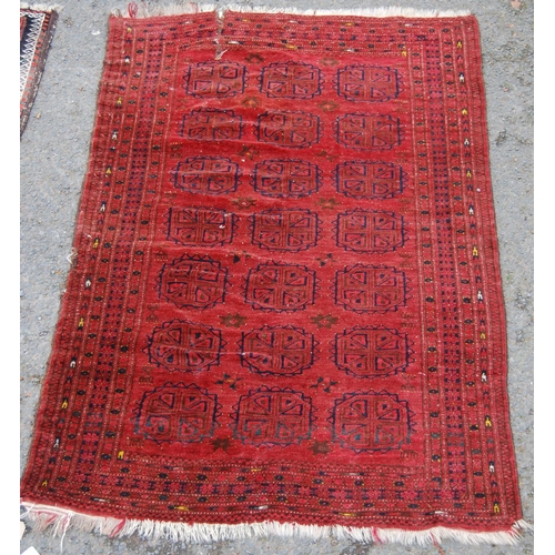 299 - Rug with three rows of seven guls over red ground, multiple border, multiple border, 171cm x 108cm.