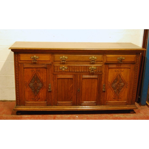 365 - Late Victorian oak sideboard, the moulded rectangular top over three frieze drawers, panelled doors,... 