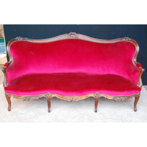 376 - Edwardian oak-framed parlour sofa, the floral carved moulded frame over cushioned back, serpentine s... 