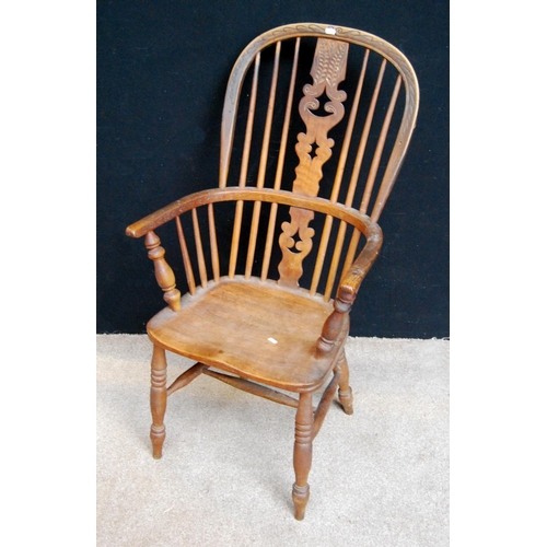 381 - Windsor chair, the comb back with carved pierced central splat, hoop arms, baluster turned supports ... 